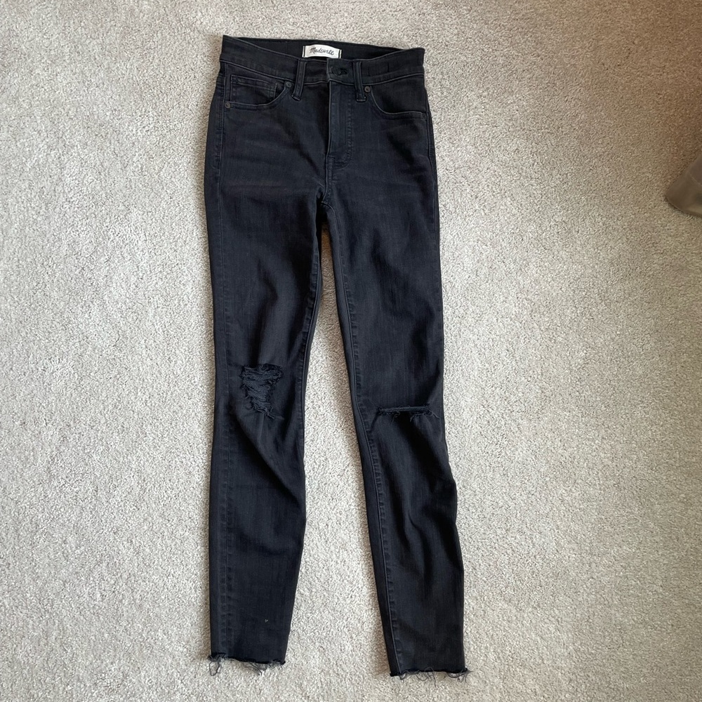 Madewell 9 inch high rise skinny size 24 black with rip details